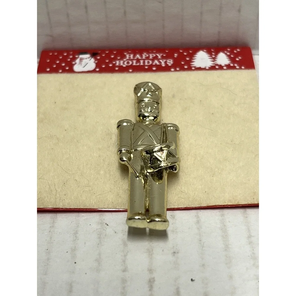 Toy‎ Soldier Nutcracker Christmas Pin Vintage Gold Tone Metal Brooch